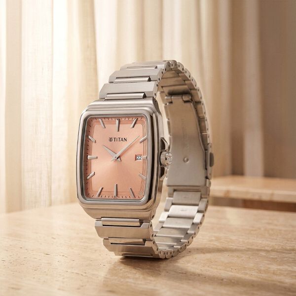 Titan Classique Sleek fit Quartz Analog Executive Style Watch