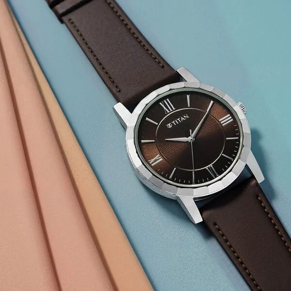 Titan Karishma Zing Quartz Analog Watch